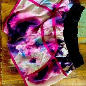 Lululemon blooming pixie trackers - size 8